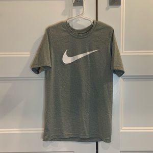 Nike boys short sleeve dri fit gray t-shirt